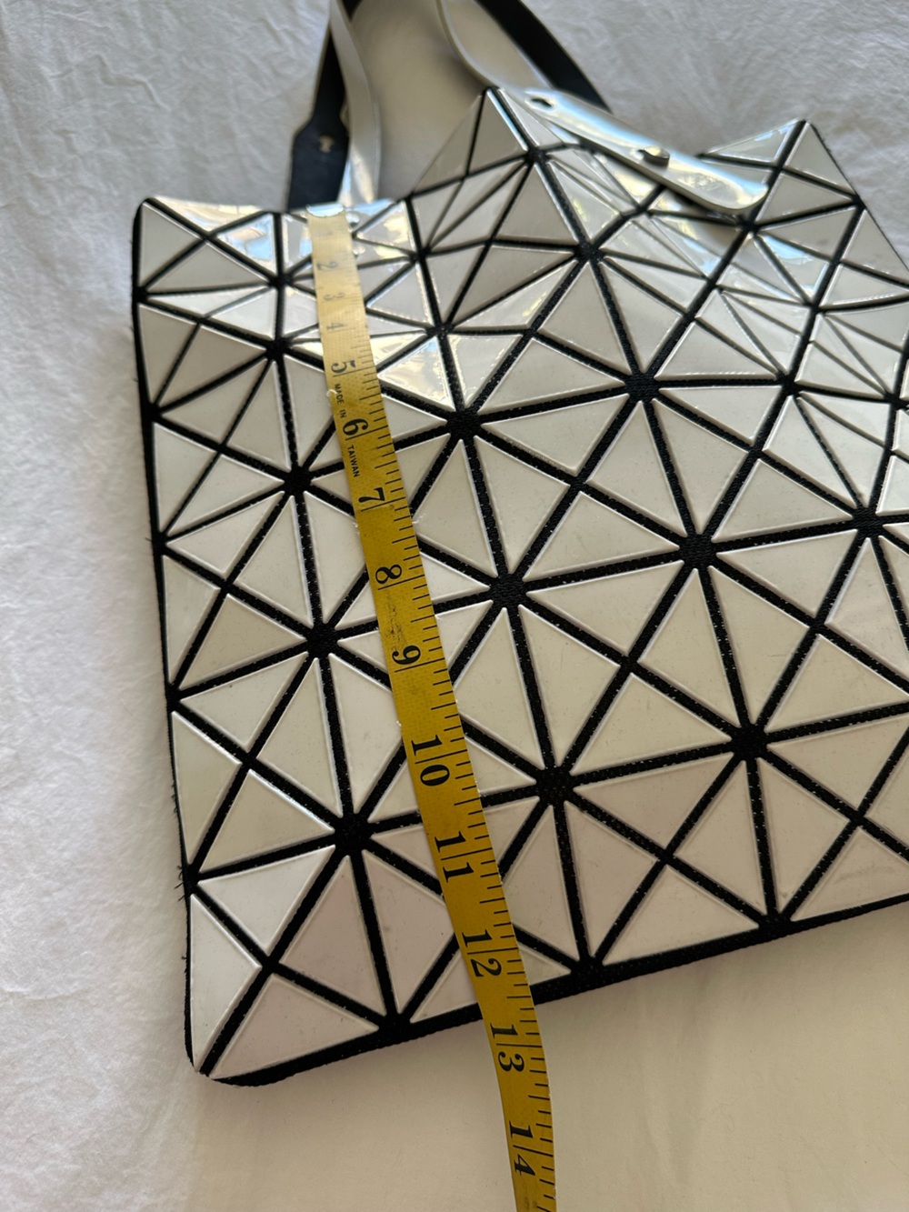BAO BAO Issey Miyake white and black prism tote 13x13 adjustable handles - Picture 12 of 17